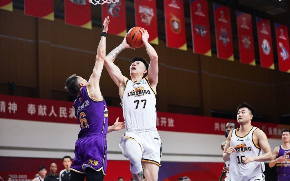 谈到里科-刘易斯，福登说道：“他多大了？才19岁是吧？这太疯狂了。